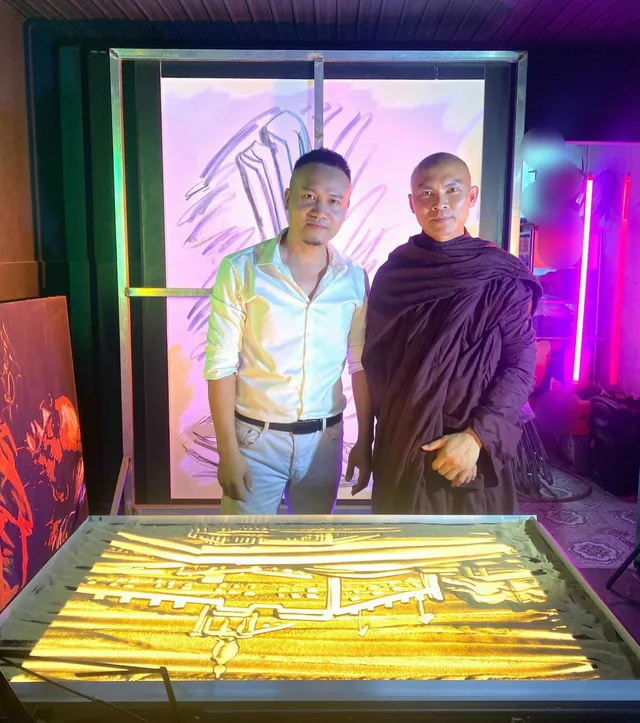 Hoạ sĩ 9X triển lãm tranh cát đề tài Phật giáo  - Ảnh 1.