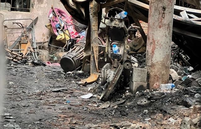 Hình ảnh hiện trường vụ cháy nhà trọ thảm khốc làm 14 người chết ở Hà Nội - Ảnh 4.