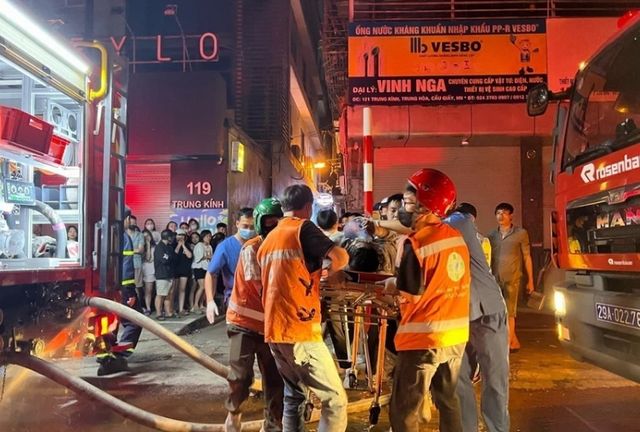 Hình ảnh hiện trường vụ cháy nhà trọ thảm khốc làm 14 người chết ở Hà Nội - Ảnh 8.