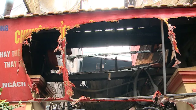 Cháy nhà trọ ở Trung Kính: Người dân bàng hoàng, tiếc thương các nạn nhân tử vong - Ảnh 2. Cháy nhà trọ ở Trung Kính: Người dân bàng hoàng, tiếc thương các nạn nhân tử vong - Ảnh 2.
