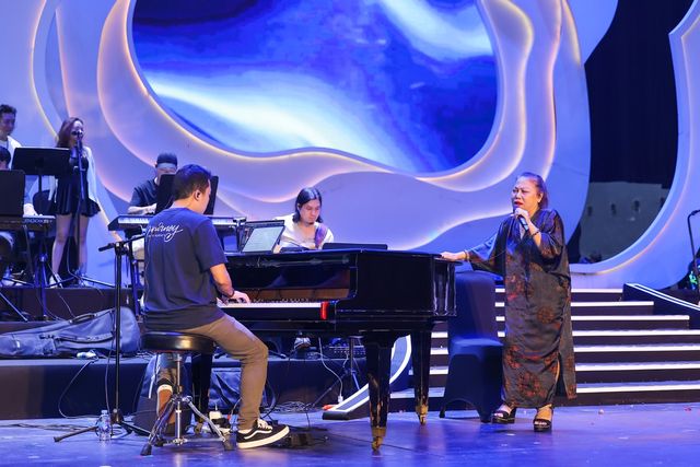 Phương Thanh thân thiết bên dàn ca sĩ nổi tiếng trong buổi duyệt concert - Ảnh 3.