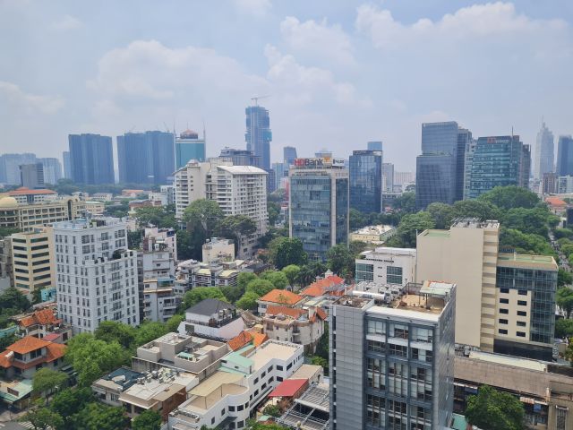HoREA “Thị trường bất động sản sẽ ổn hơn vào cuối năm nay” - Ảnh 2.