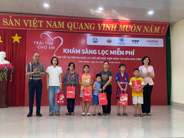 Chương trình “Trái tim cho em” tổ chức khám sàng lọc bệnh tim bẩm sinh tại tỉnh Bình Phước - Ảnh 5.