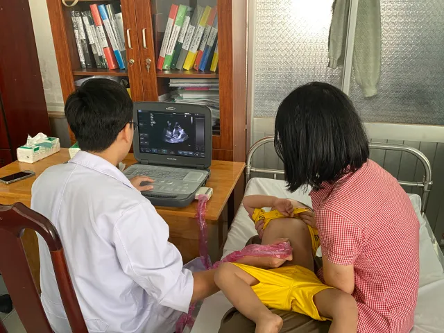 Chương trình “Trái tim cho em” tổ chức khám sàng lọc bệnh tim bẩm sinh tại tỉnh Bình Phước - Ảnh 11.