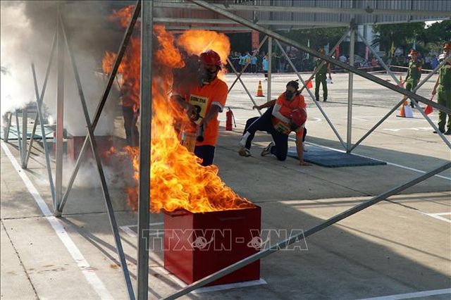 Đà Nẵng: Nâng cao kỹ năng xử lý cháy nổ cho thành viên Tổ liên gia - Ảnh 1.