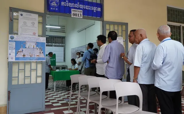Campuchia tiến hành bầu cử cấp địa phương - Ảnh 1.