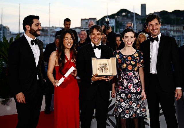 Anora chiến thắng Cành cọ vàng LHP Cannes 2024 - Ảnh 1.