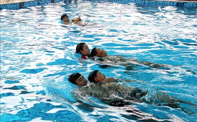 Phát động toàn dân tập luyện môn bơi phòng, chống đuối nước năm 2024 - Ảnh 1.