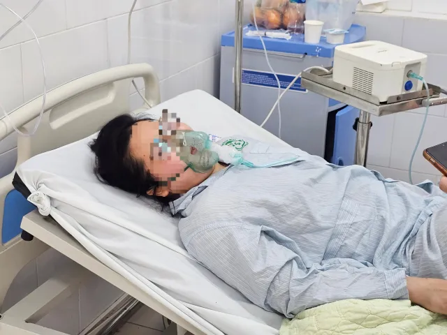 Thông tin về tình trạng sức khỏe của 3 nạn nhân trong vụ cháy đang điều trị tại Bệnh viện Bạch Mai - Ảnh 1.