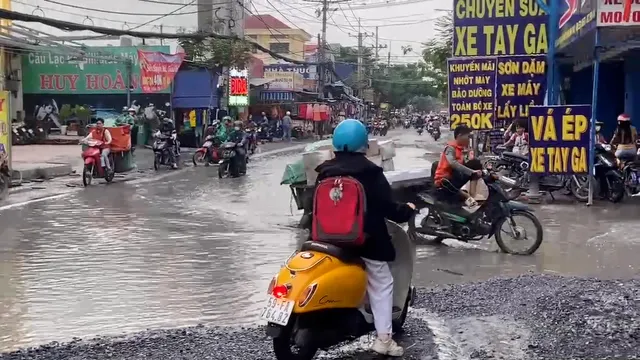 TP Hồ Chí Minh: Đường xuống cấp người dân đi lại khó khăn - Ảnh 7.