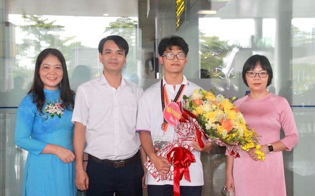 7 học sinh được tuyển thẳng đại học năm 2024 ở Phú Thọ học cùng trường - Ảnh 1.