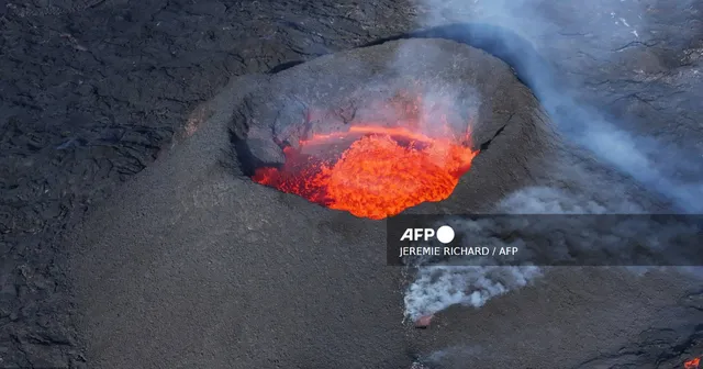 Núi lửa ở Iceland lại phun trào - Ảnh 1.