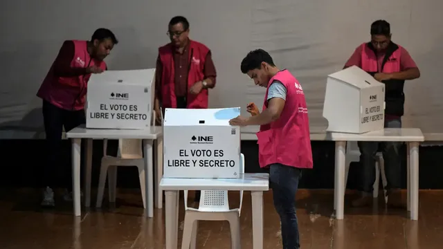 Mexico mất trộm hàng nghìn phiếu bầu trước bầu cử - Ảnh 1.