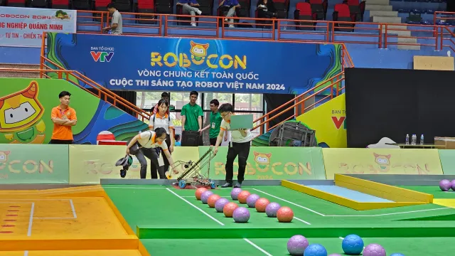 Robocon Việt Nam 2024: Sôi động buổi thử sân trước vòng sơ tuyển - Ảnh 9.