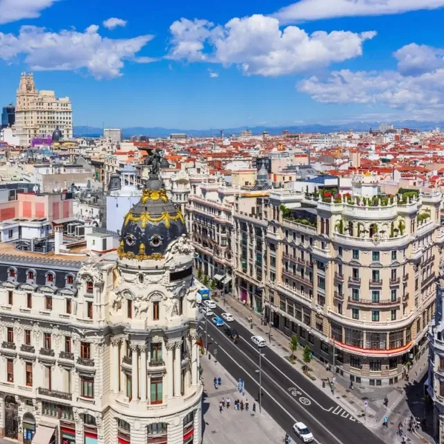 Điểm mặt 5 thành phố rẻ nhất để du lịch tại châu Âu vào năm nay - Ảnh 1.