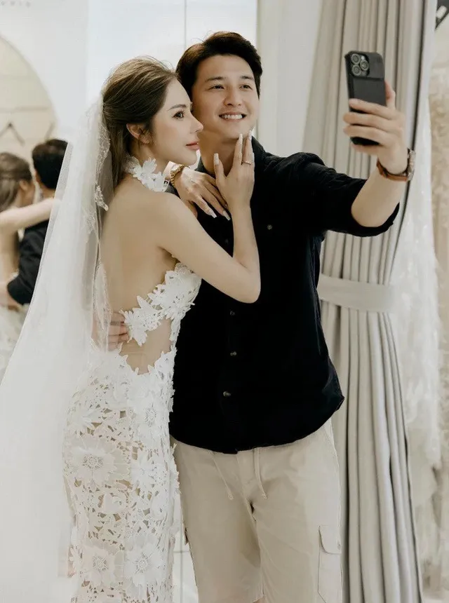 Huỳnh Anh và vợ đi thử đồ cưới, Phanh Lee tiết lộ quá trình giảm cân 20 tháng - Ảnh 1.
