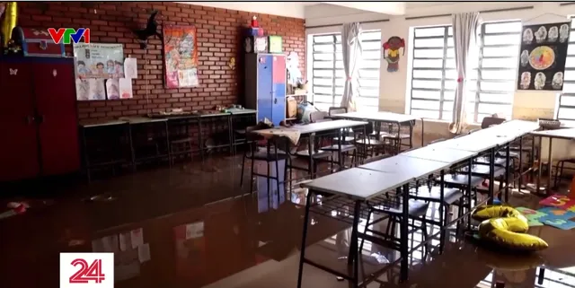 Nhiều học sinh ở Brazil điêu đứng sau lũ lụt - Ảnh 1.