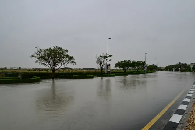 UAE lần thứ hai hứng chịu mưa lớn trong 1 tháng - Ảnh 3.