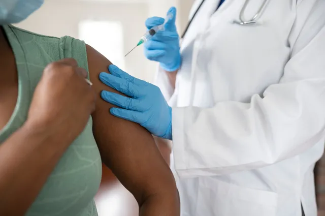 Tác dụng phụ sau khi tiêm vaccine AstraZeneca nếu có thường xảy ra khi nào? - Ảnh 3. Tác dụng phụ sau khi tiêm vaccine AstraZeneca nếu có thường xảy ra khi nào? - Ảnh 3.