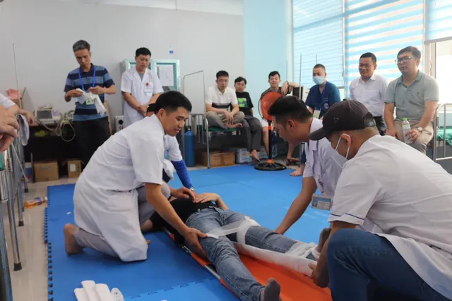 Bộ Y tế kiểm tra công tác y tế phục vụ Lễ kỷ niệm 70 năm Chiến thắng Điện Biên Phủ - Ảnh 2. Bộ Y tế kiểm tra công tác y tế phục vụ Lễ kỷ niệm 70 năm Chiến thắng Điện Biên Phủ - Ảnh 2.