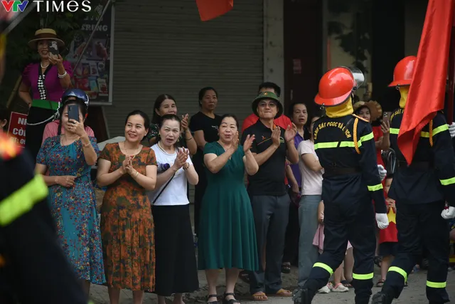Người dân Điện Biên nô nức đến xem tổng duyệt Lễ kỷ niệm 70 năm Chiến thắng Điện Biên Phủ - Ảnh 6. Người dân Điện Biên nô nức đến xem tổng duyệt Lễ kỷ niệm 70 năm Chiến thắng Điện Biên Phủ - Ảnh 6.