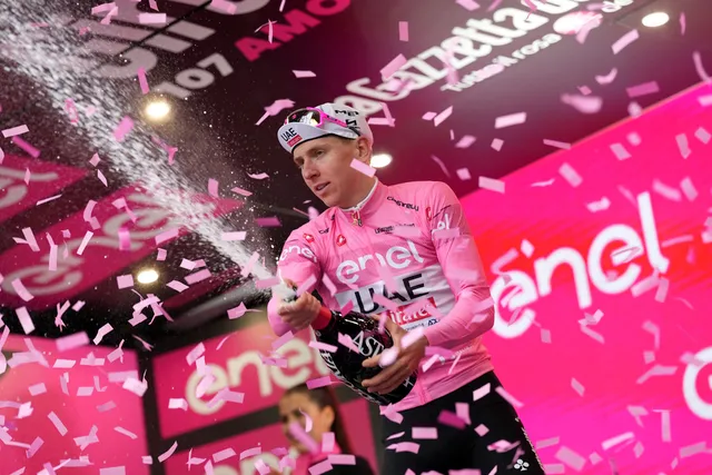 Tadej Pogacar giữ áo hồng sau chặng 3 Giro DItalia 2024 - Ảnh 3.