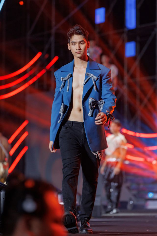 Thí sinh Mister Vietnam tham gia trình diễn tại Tuần lễ thời trang quốc tế ASEAN ở Singapore - Ảnh 2.