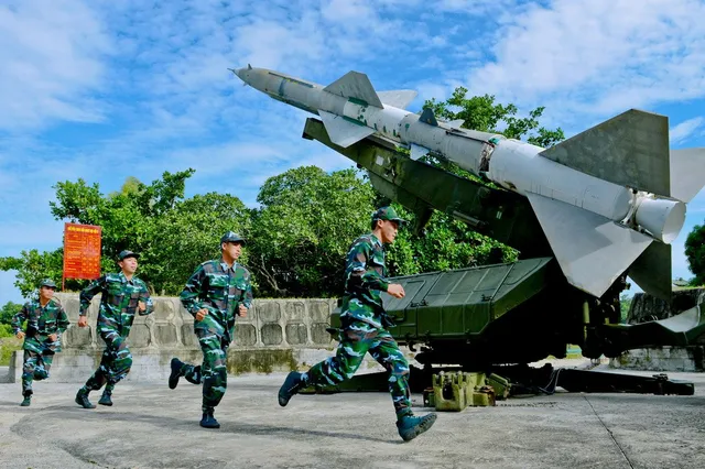 Tiếp tục đẩy mạnh phong trào thi đua quyết thắng trong Quân chủng Phòng không – Không quân - Ảnh 10.