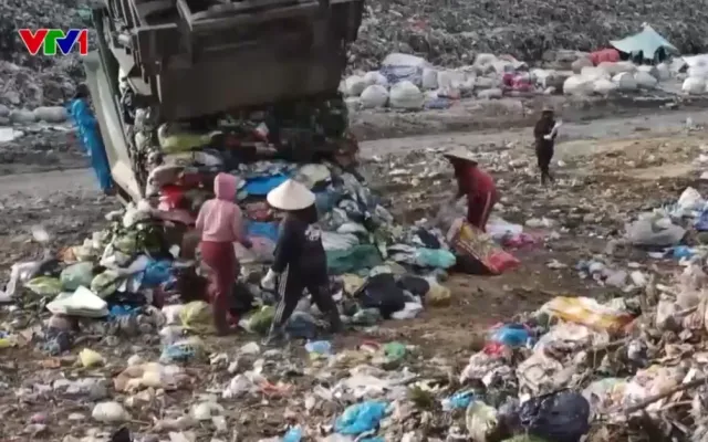 Hàng loạt bãi rác bốc mùi hôi thối, gây ô nhiễm môi trường ở Đắk Lắk - Ảnh 1.