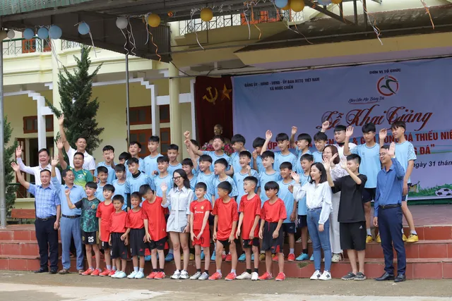 Lớp bóng đá miễn phí cho trẻ em Sơn La và Giải đấu tranh cúp “Gieo ước mơ bóng đá” - Ảnh 1.