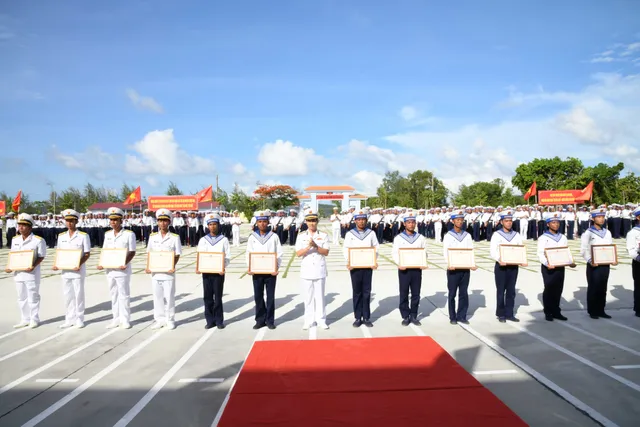 Trang nghiêm, ý nghĩa Lễ tuyên thệ chiến sĩ mới tại Vùng 5 Hải quân - Ảnh 3.