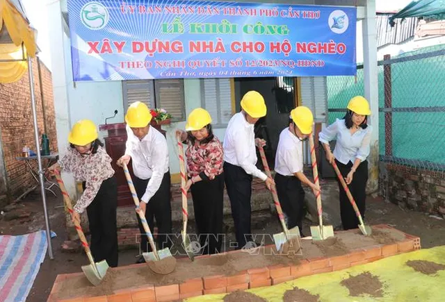 Cần Thơ: Khởi công xây dựng nhà cho hộ nghèo - Ảnh 1.