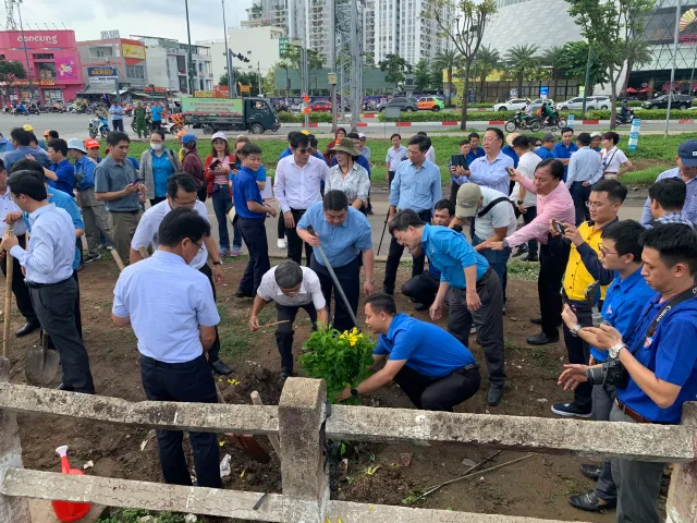 Đẩy mạnh phong trào Đường tàu đường hoa - Ảnh 5.