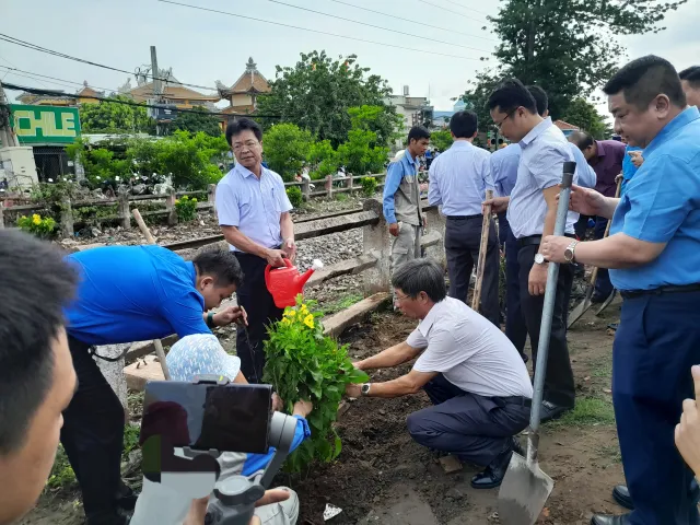 Đẩy mạnh phong trào Đường tàu đường hoa - Ảnh 8.