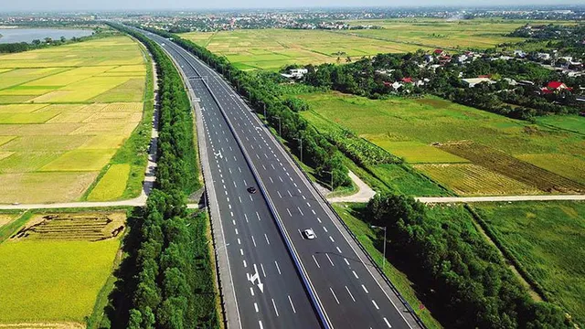 Hơn 2000km đường bộ cao tốc được đưa vào khai thác trên cả nước - Ảnh 1.