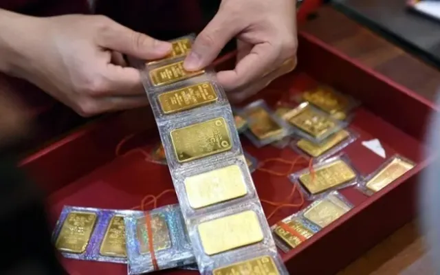 Ngân hàng Nhà nước khuyến cáo người dân thận trọng khi mua vàng - Ảnh 1.