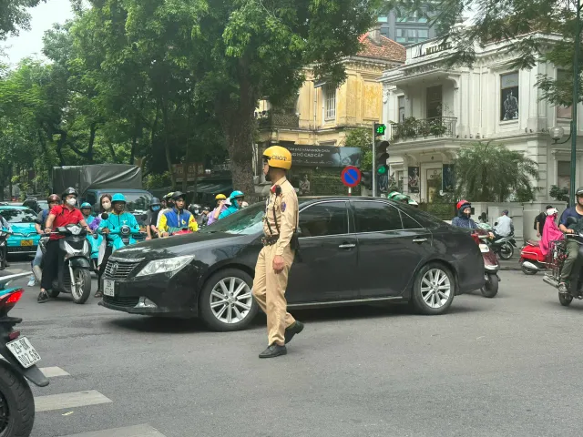 Hà Nội bảo đảm an toàn giao thông trong những ngày thi - Ảnh 4.