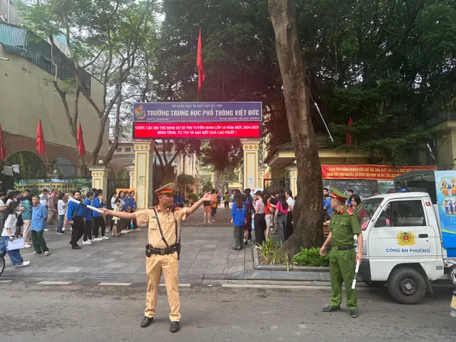 Hà Nội bảo đảm an toàn giao thông trong những ngày thi - Ảnh 8.