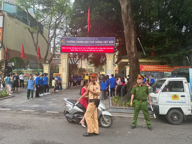 Hà Nội bảo đảm an toàn giao thông trong những ngày thi - Ảnh 6.