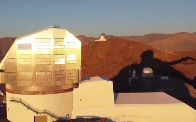 Chile lắp đặt đài thiên văn lớn nhất thế giới - Ảnh 3.