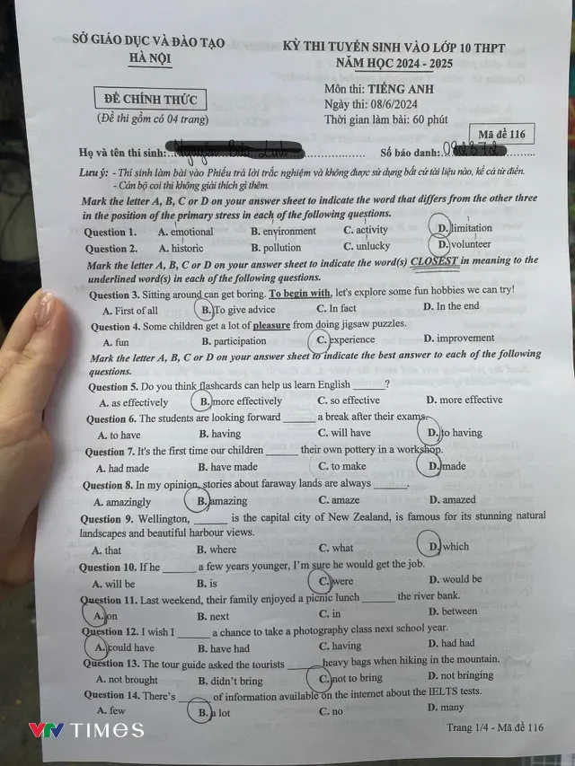 Đề thi tiếng Anh vào lớp 10 của Hà Nội năm 2024-2025 - Ảnh 1.
