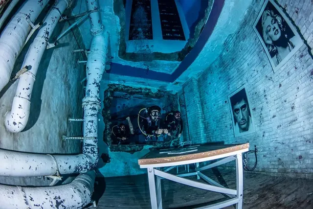 Tham quan bể bơi sâu nhất thế giới ở Dubai, UAE - Ảnh 2.