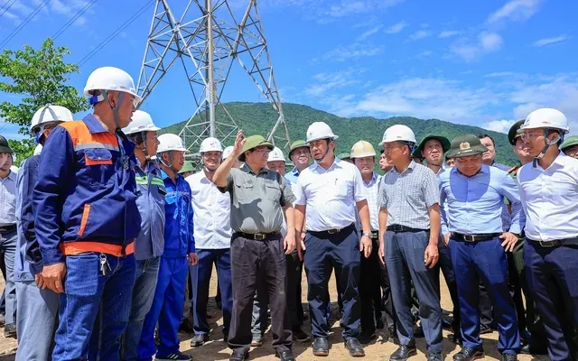 Thủ tướng biểu dương các đơn vị vượt mọi khó khăn thi công đường dây 500 kV mạch 3 - Ảnh 1.