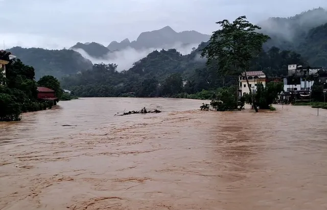Mực nước sông Gâm tiếp tục lên, Hà Giang chủ động ứng phó nguy cơ ngập lụt - Ảnh 1.