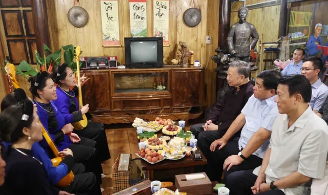 Chủ tịch nước Tô Lâm gặp gỡ thân mật bà con tại Pác Bó - Ảnh 2.