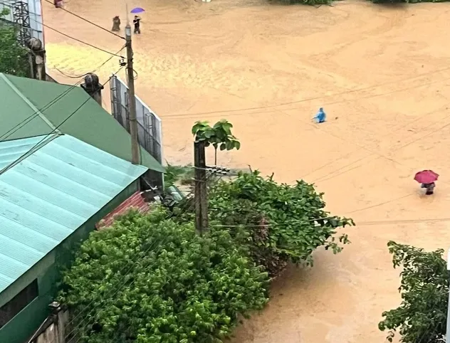 Lũ trên sông Lô cao nhất trong gần 40 năm, Hà Giang sạt lở, ngập lụt diện rộng - Ảnh 2.