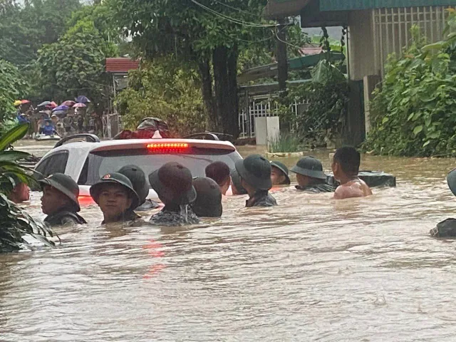 Lũ trên sông Lô cao nhất trong gần 40 năm, Hà Giang sạt lở, ngập lụt diện rộng - Ảnh 6.