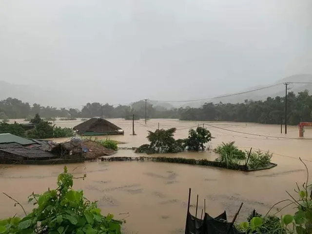 Lũ trên sông Lô cao nhất trong gần 40 năm, Hà Giang sạt lở, ngập lụt diện rộng - Ảnh 4.