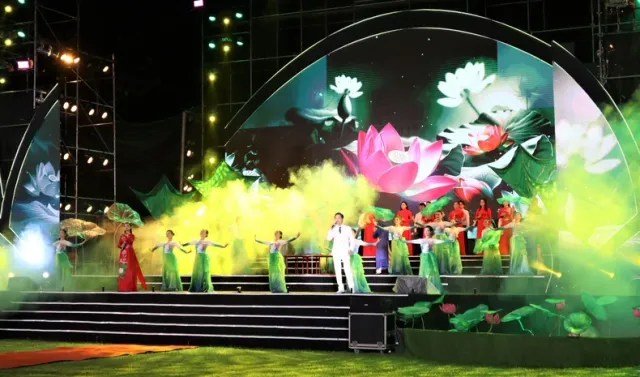 Nghe An: Lotus Village Festival 2024 opens - Ảnh 1.