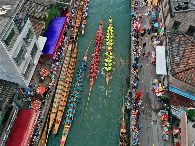 Sôi nổi lễ hội thuyền rồng tại Trung Quốc - Ảnh 1.
